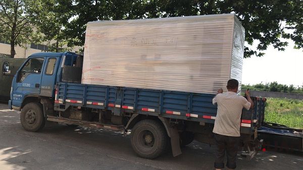 2018年5月26日一臺300kw防雨棚柴油發電機組成功發往山東青島