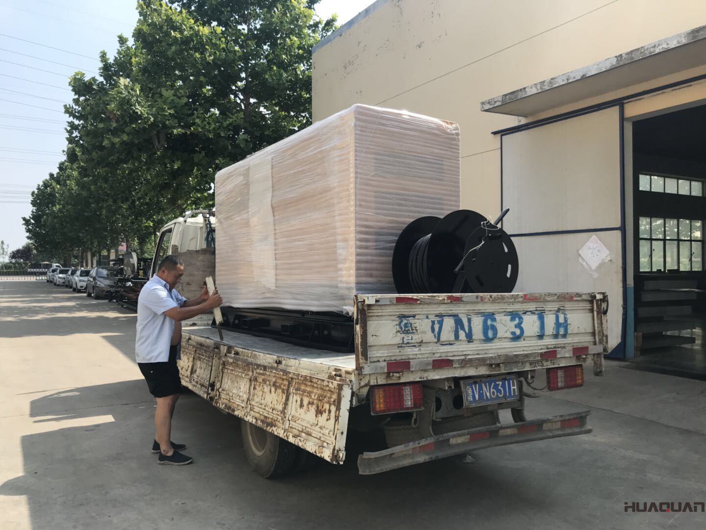 7月6日一臺(tái)HQ5GF靜音箱柴油一臺(tái)機(jī)由華全順利發(fā)往天津市