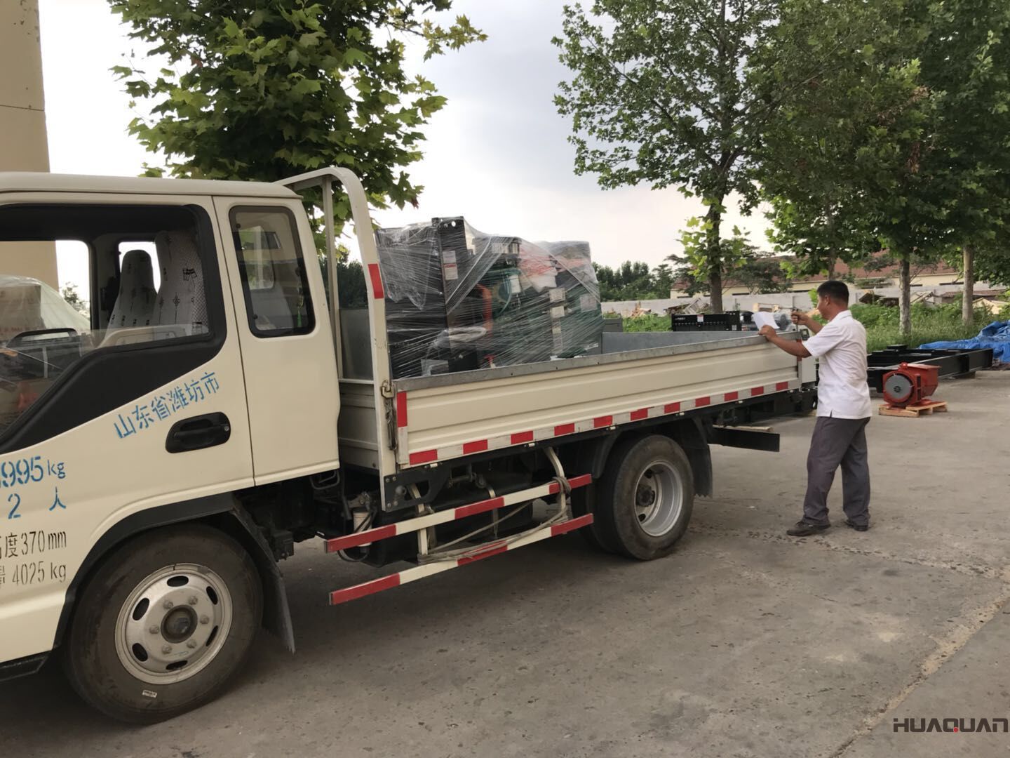  一臺HQ28GF標(biāo)配濰柴船用發(fā)電機組在7月11號發(fā)往馬爾代夫