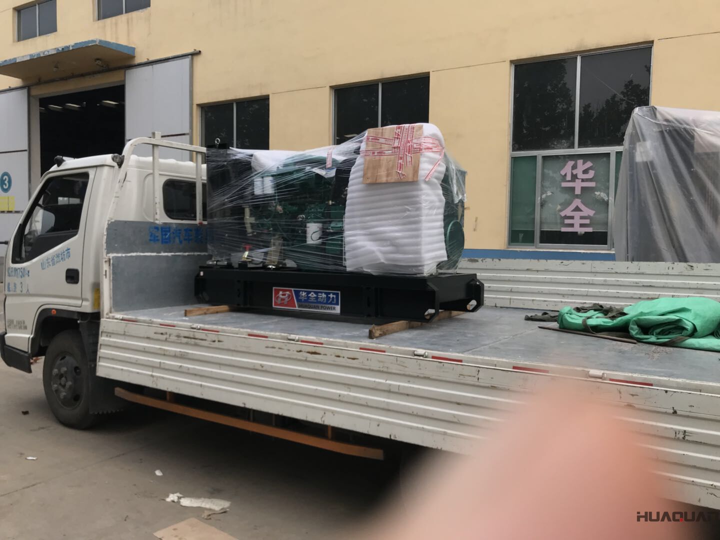 8月9日，一臺50kw標(biāo)配柴油發(fā)電機(jī)組從華全動力順利發(fā)往河北