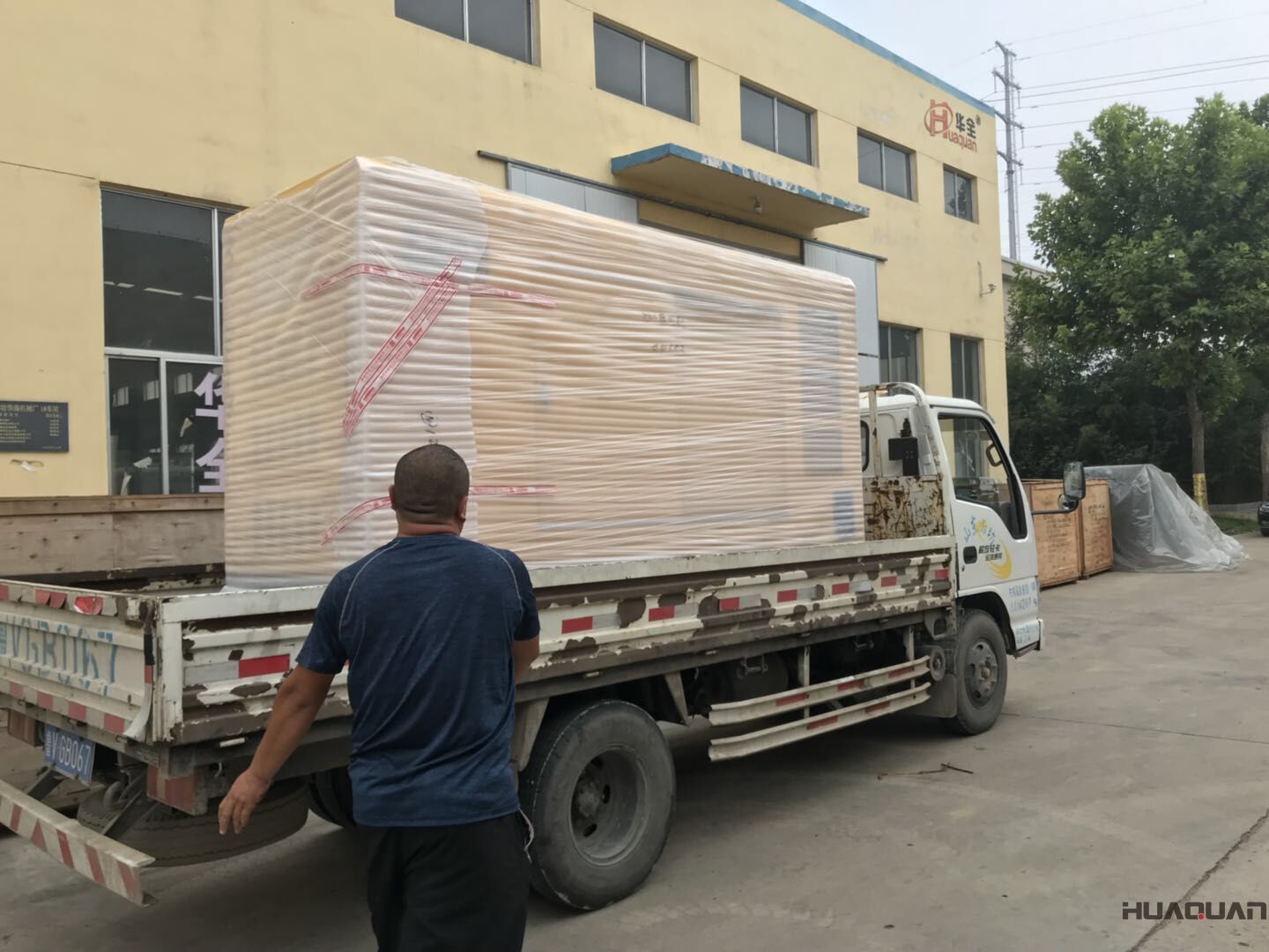 一臺75kw標配柴油發(fā)電機組于8月14順利發(fā)往湖北