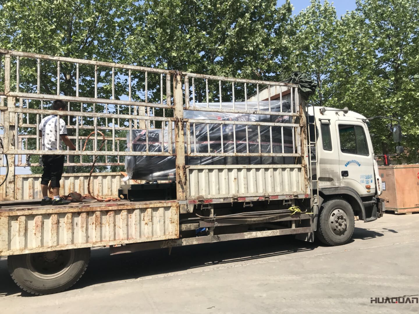 8月25日，一臺1000kw自動化柴油發(fā)電機(jī)組于華全動力順利發(fā)往浙江省