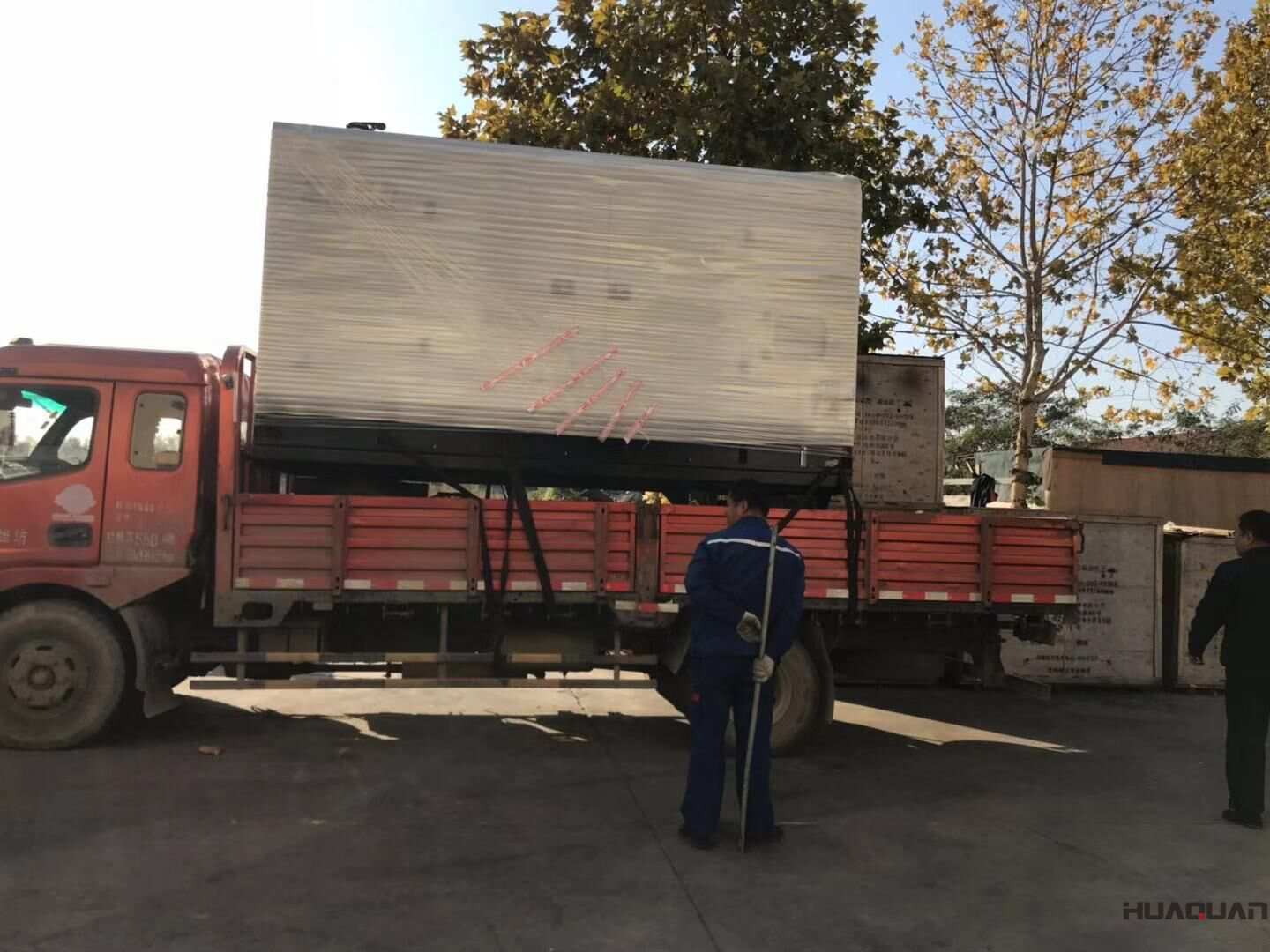 10月7日一臺120kw標配型柴油發(fā)電機組發(fā)往河南