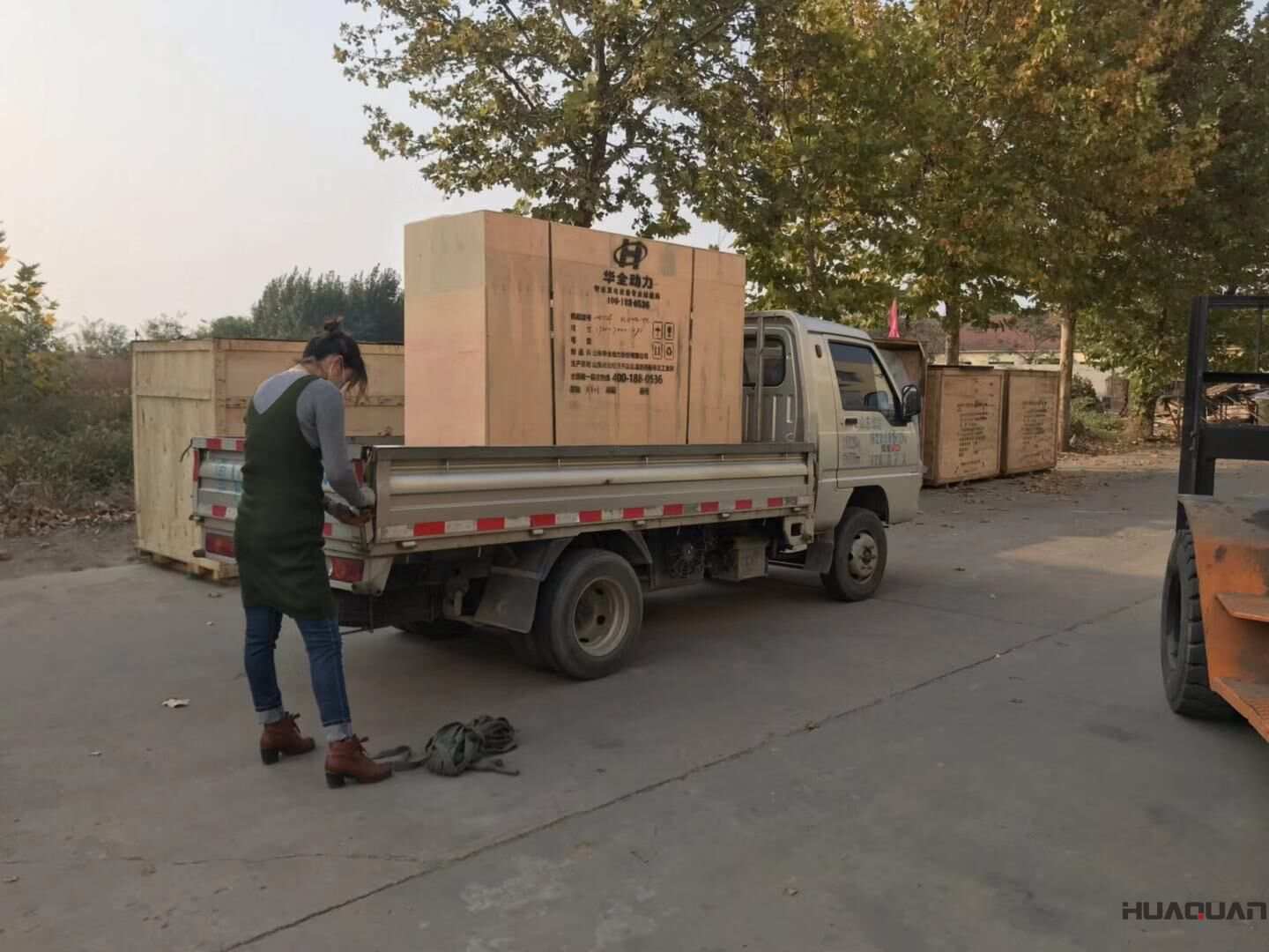 一臺自動化控制柜總成發電機組于10月16日從華全動力順利發往山東濱州