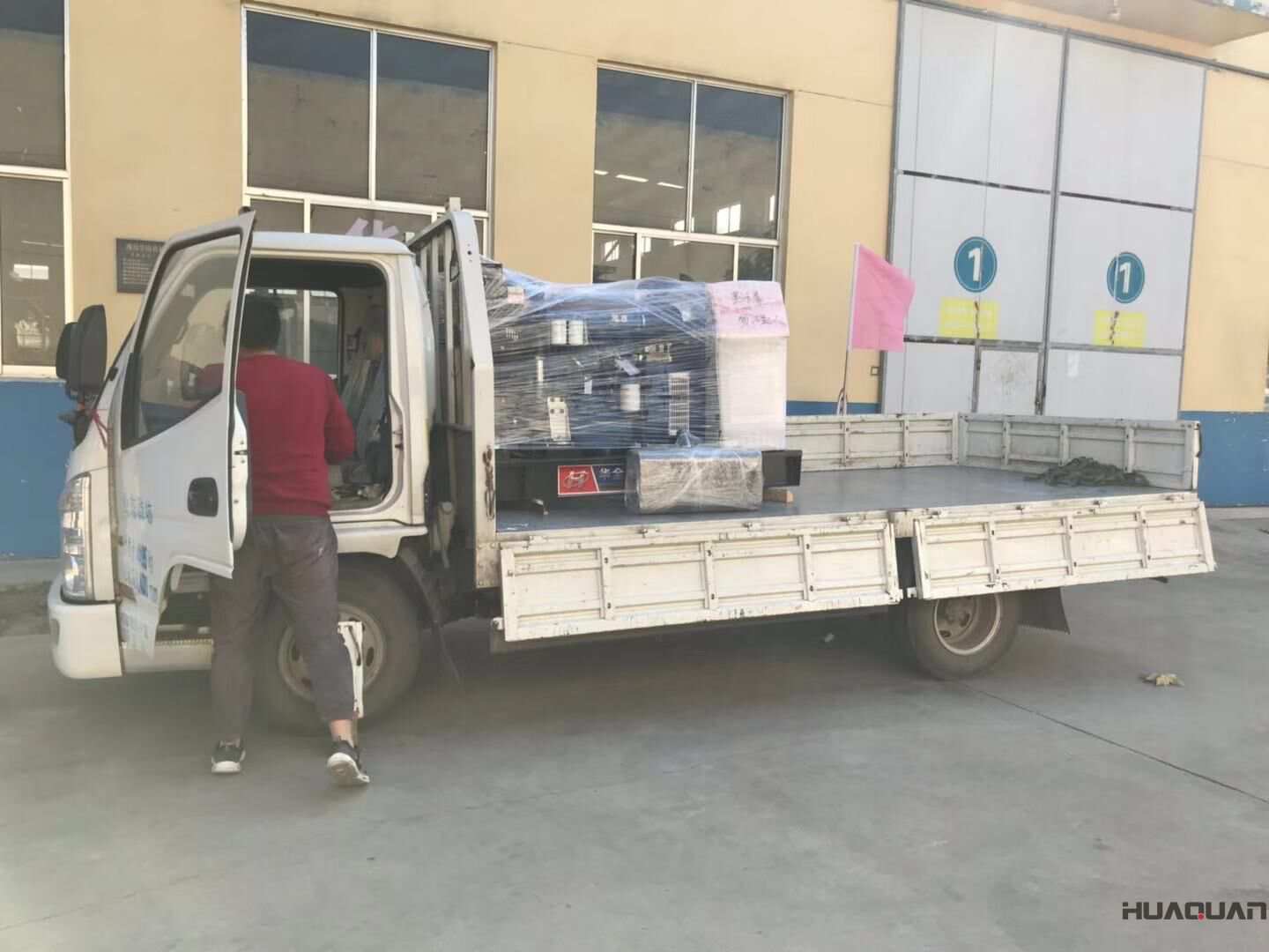 10月25日，山西楊先生從華全官網(wǎng)采購了一臺(tái)12kw標(biāo)配柴油發(fā)電機(jī)組，現(xiàn)已成功發(fā)貨