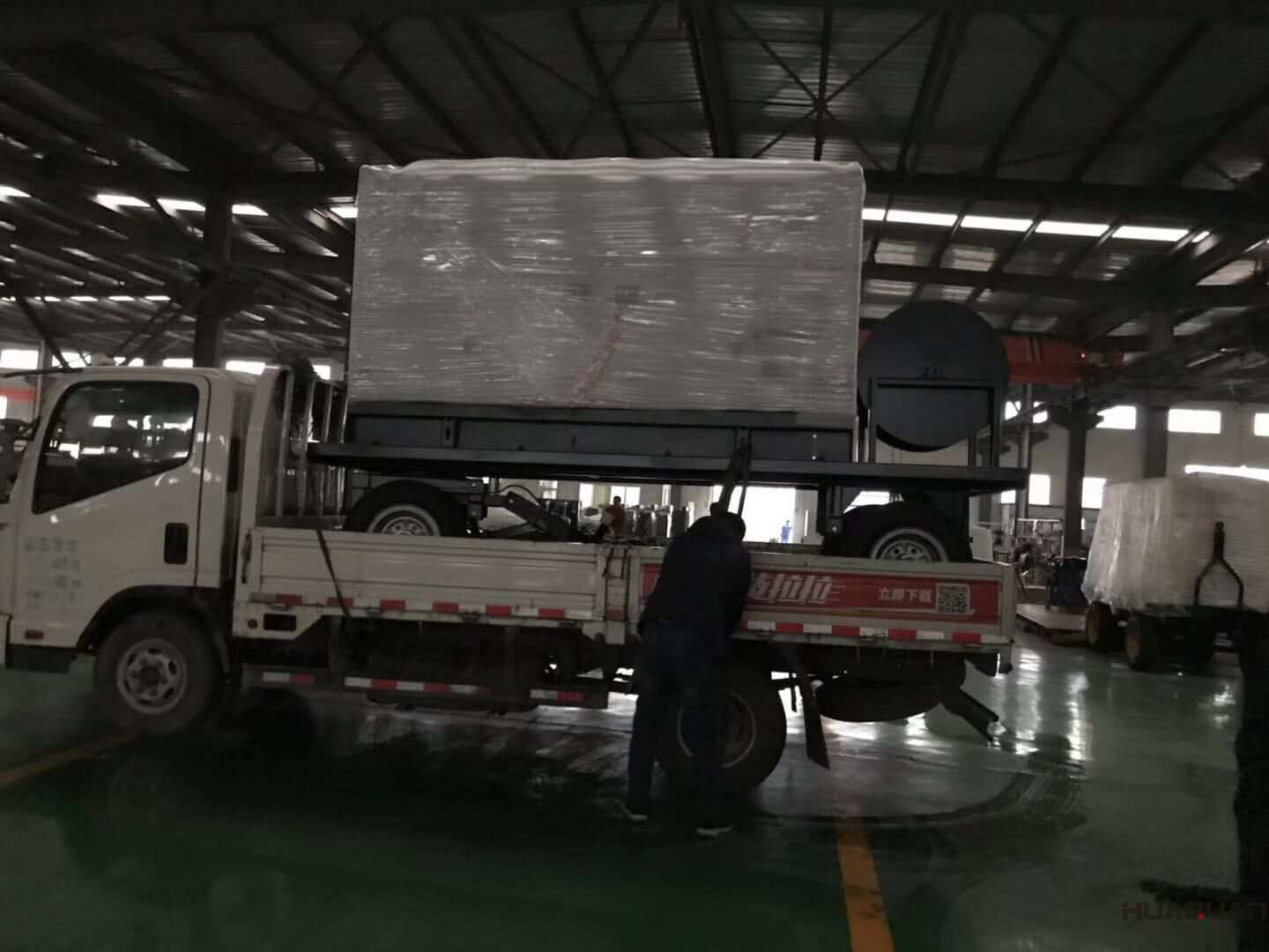 一臺(tái)180kw立柜自啟動(dòng)柴油發(fā)電機(jī)組于11月29日從華全動(dòng)力成功發(fā)往山東壽光