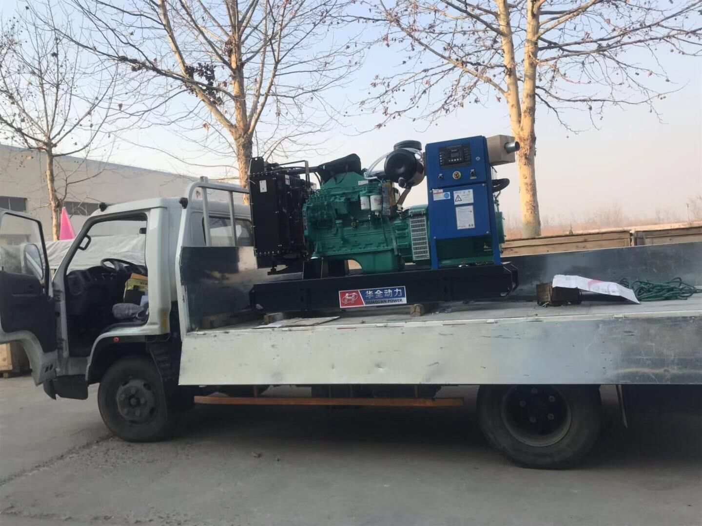 天氣雖然涼了，但是華全動力發電機組的銷量卻依舊火熱，這不一臺50kw標配柴油發電機組于12月3日順利發往江蘇省