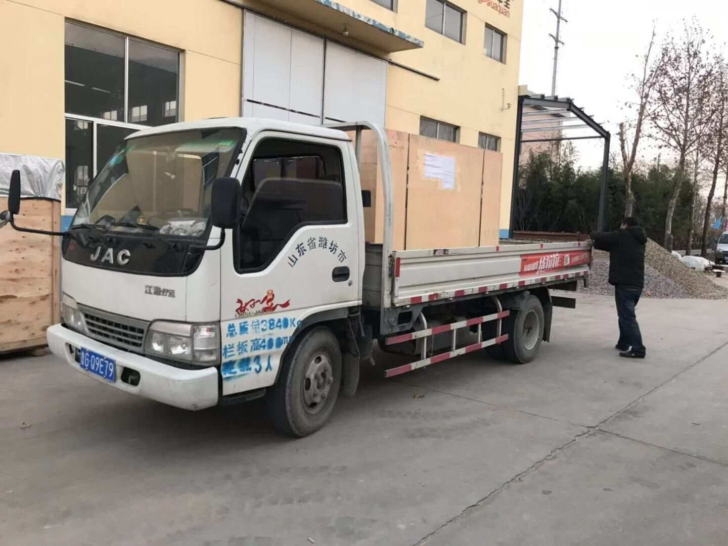 12月29日，陳先生從華全動力訂購的15kw自動化柴油發電機組順利發往湖南省