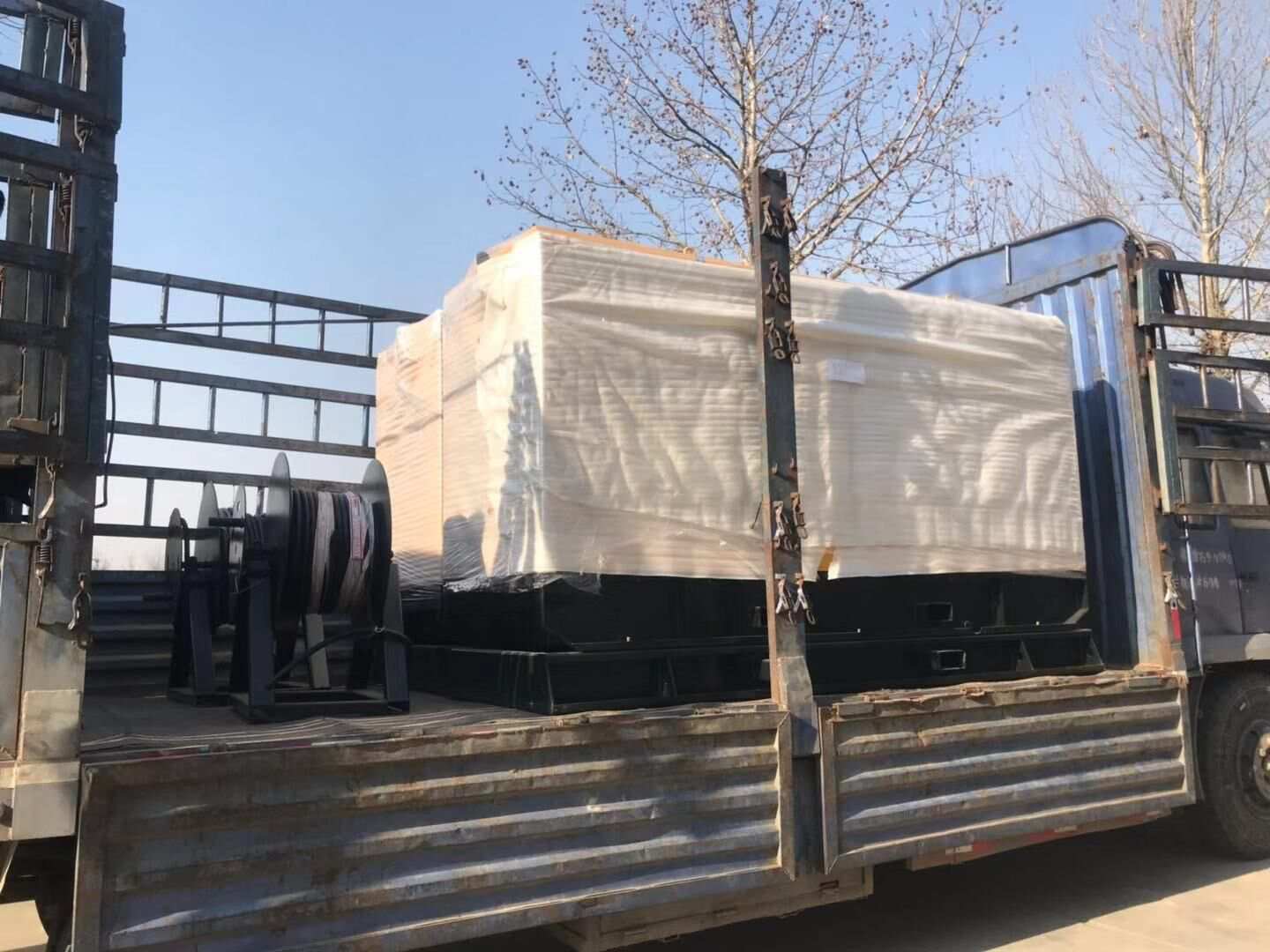 山東省汪先生從華全動(dòng)力采購的100kw自動(dòng)化柴油發(fā)電機(jī)組于1月2日順利發(fā)往目的地