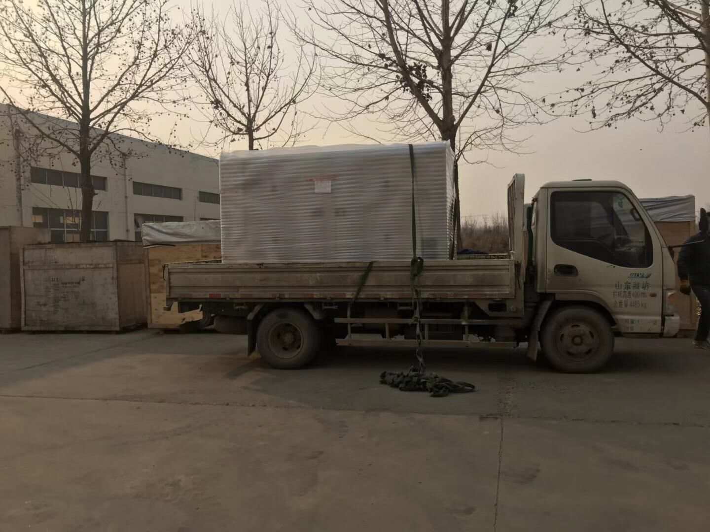 1月4日，山東省陳先生從華全動(dòng)力采購的100kw靜音箱柴油發(fā)電機(jī)組成功發(fā)往目的地