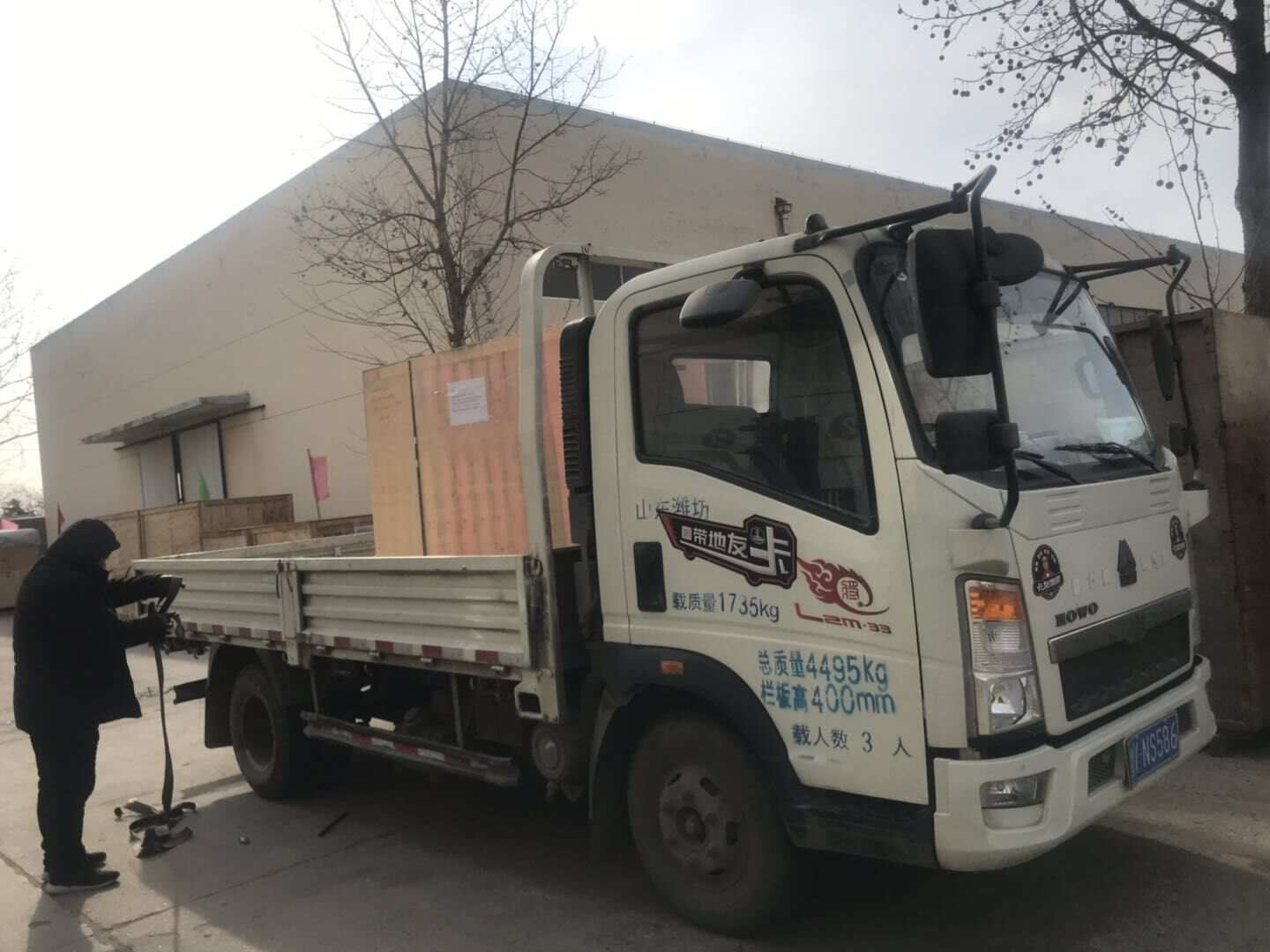 1月8日，薛先生從華全動(dòng)力采購的50kw移動(dòng)拖車柴油發(fā)電機(jī)組現(xiàn)已成功發(fā)往福建省